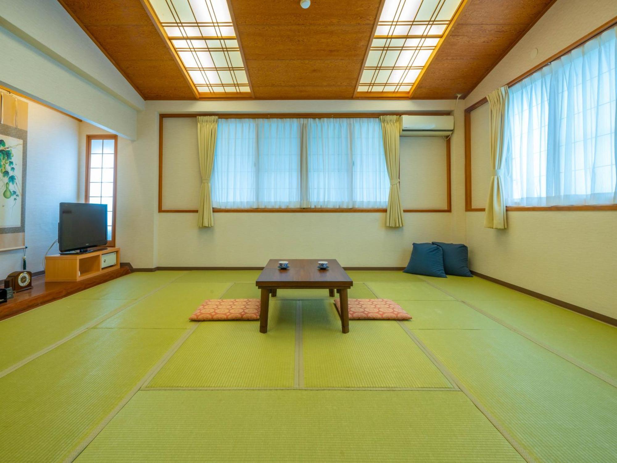 Yawaragi-No-Sato Yadoya Hotel Yufu Room photo